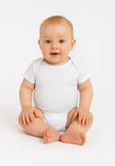 Babies short sleeve bodysuits with popper fastening light blue 0-18m. Light blue bodysuit with short sleeves for active babies.