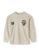 Boys oversized crew neck sweatshirt in cream, featuring ribbed cuffs and a graphic print.